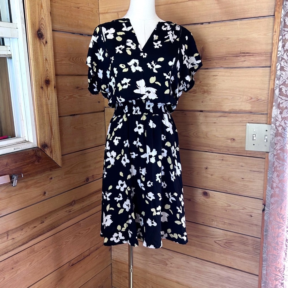 Florentina Floral Dress Womens Medium Black White Sustainable V Neck Midi ICHI